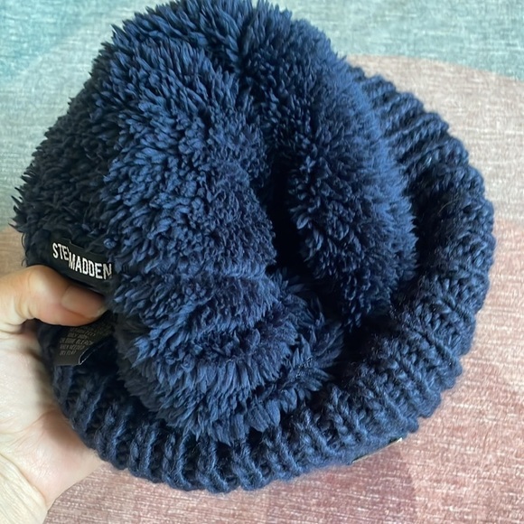 Steve Madden Navy Blue Cable Knot Soft Winter Hat - Picture 6 of 6